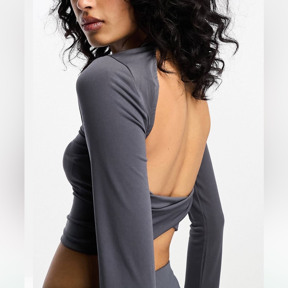 Stradivarius Open Back Long Sleeve stop in Grey Sz. XS NWT/Never Worn